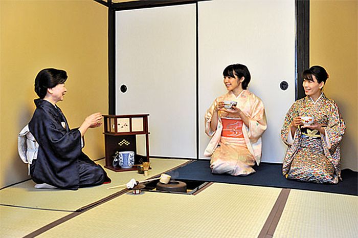 Ritual Minum Teh